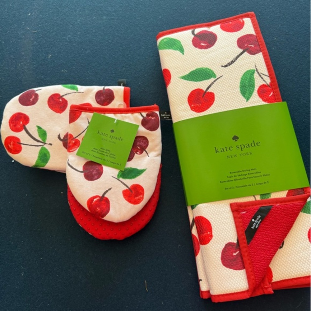Kate Spade set of 2 reversible drying mats & set of 2 mini mitts w/Cherry Print🍒
